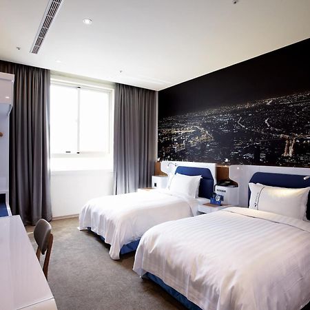 Airline Inn Green Park Way Taichung Room photo