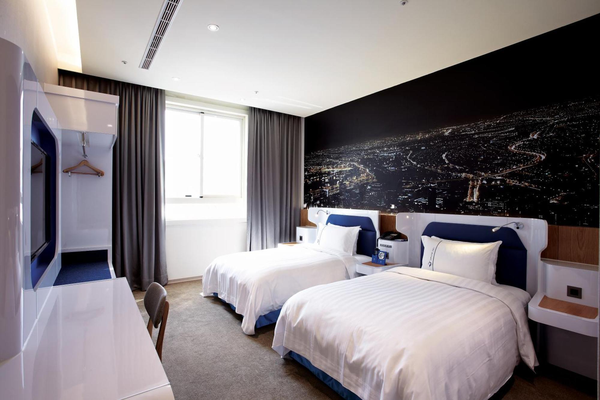 Airline Inn Green Park Way Taichung Room photo